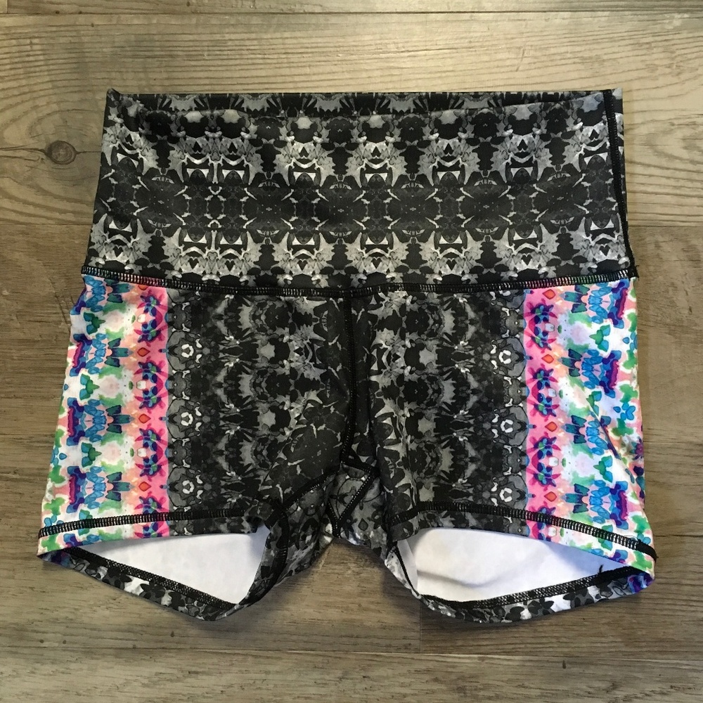 Prana Women's Black Gray Patterned Shorts with Multicolor Side Panels